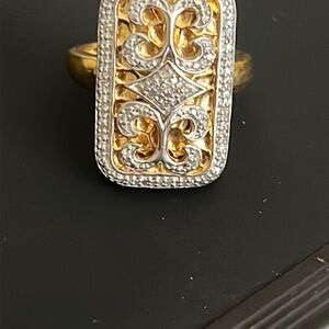 Elegant Gold and Silver Women's Ring